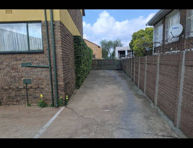 2 BEDROOM TOWNHOUSE FOR SALE IN GREENHILLS